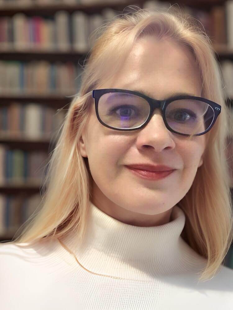 A. Túri Zsuzsa költőnő, írónő